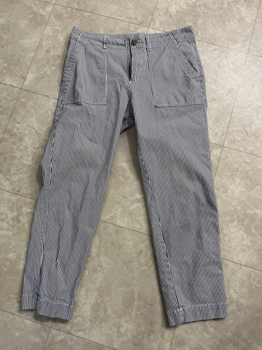 GAP Women's Gray & White Pinstripe Cropped Pants 8